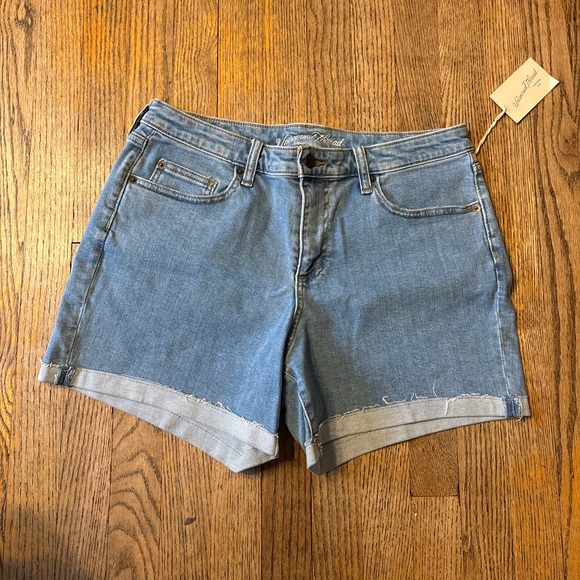 NWT Universal Thread Mid Rise Boyfriend Jean Shorts - Picture 1 of 11